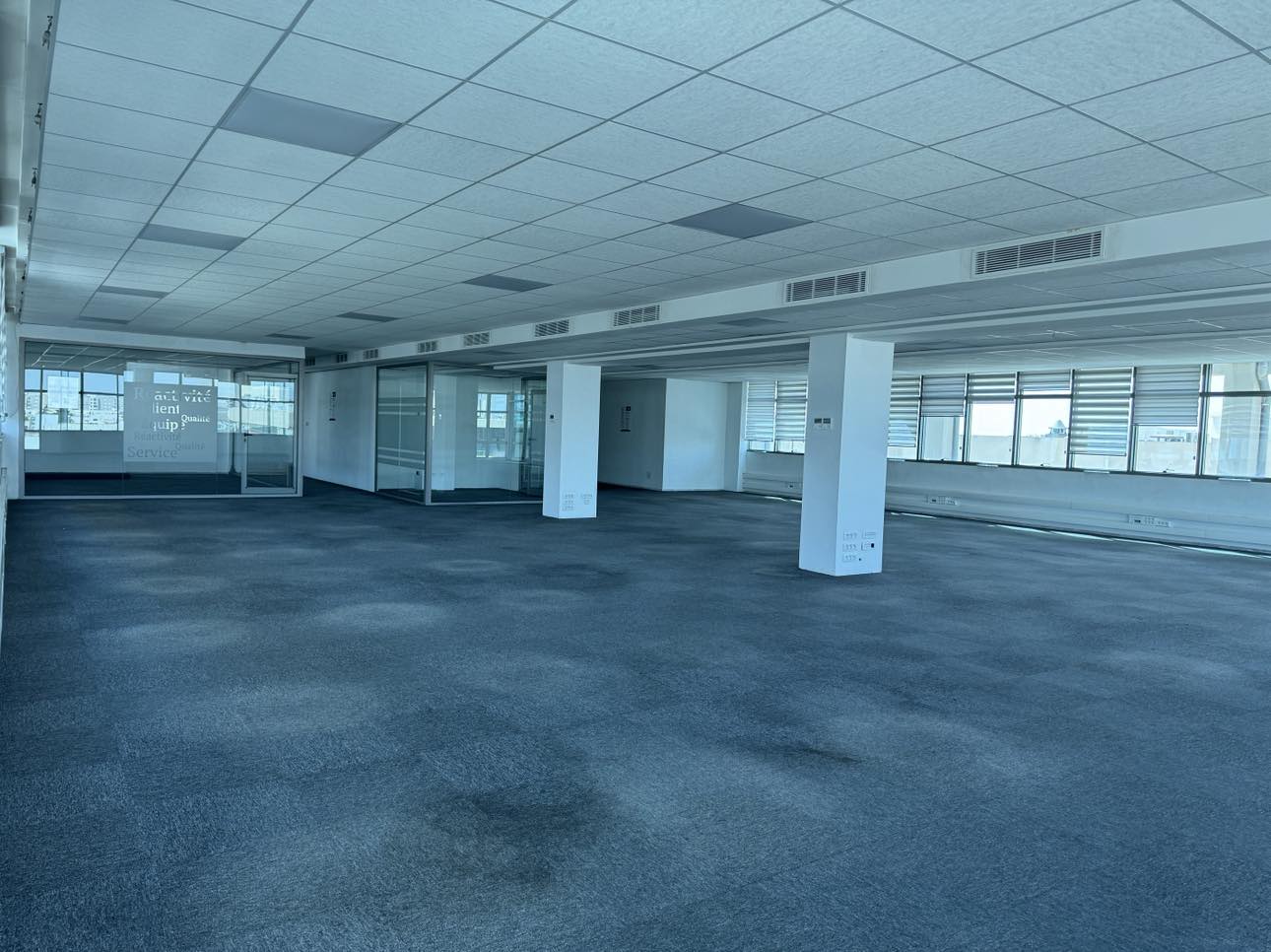 Super bureau 2300 m2 haut standing au lac 2