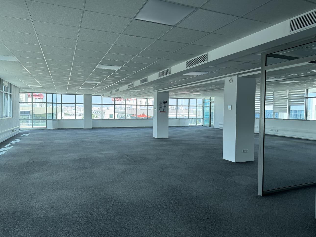 Super bureau 840 m2 hs au lac 2