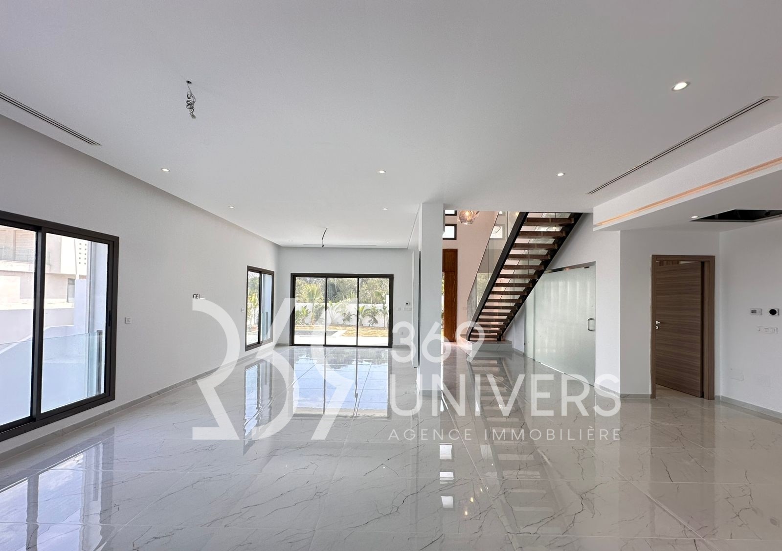 Villa avec piscine à gammarth ref rh149