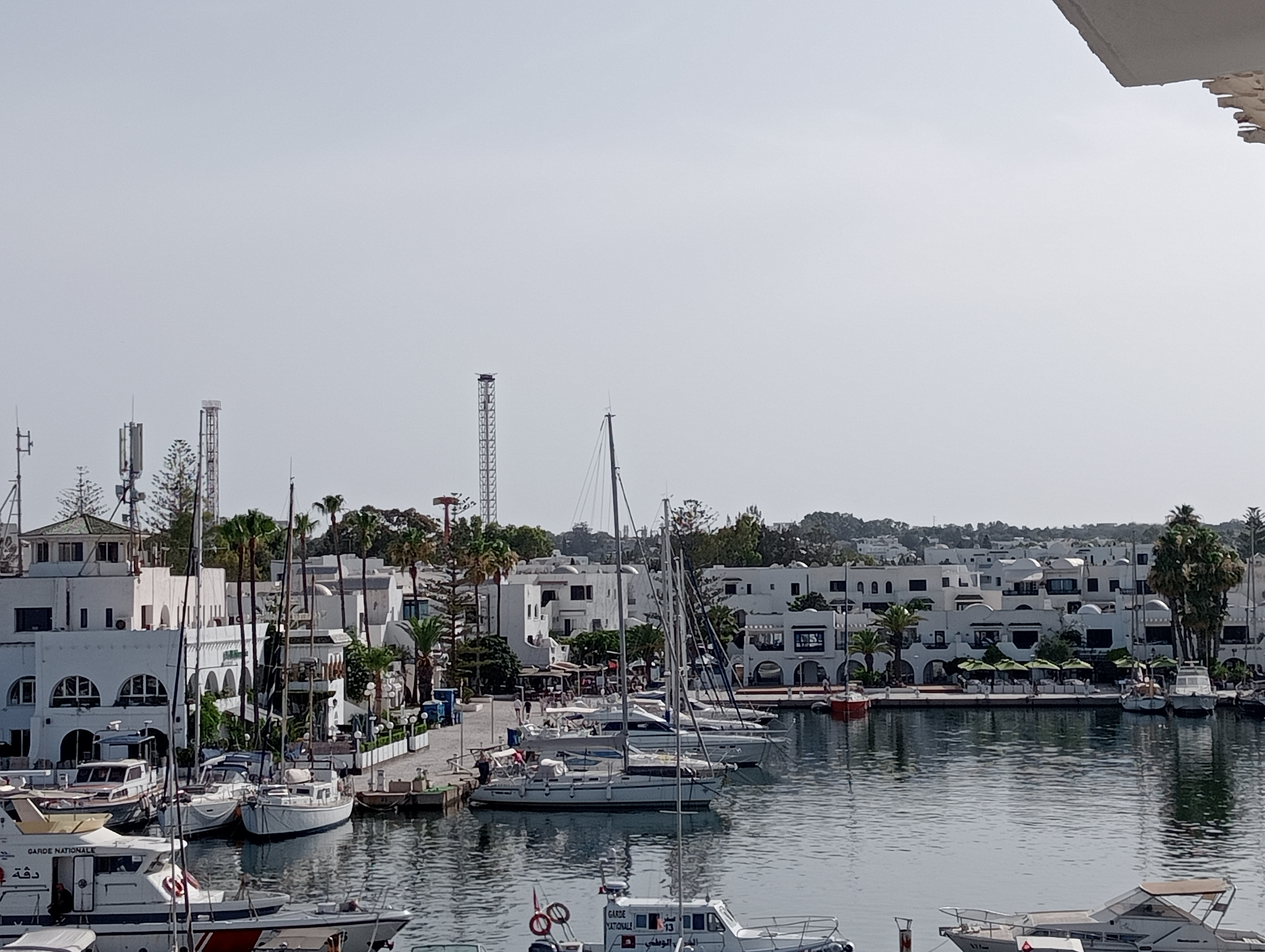 Vue sur mer et port