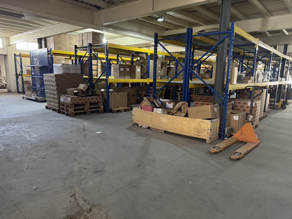 Joli immeuble commercial bureautique au lac3 kram