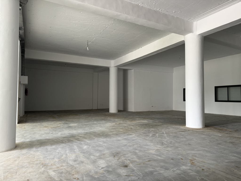 Immeuble 1500 m2 au lac 3 kram