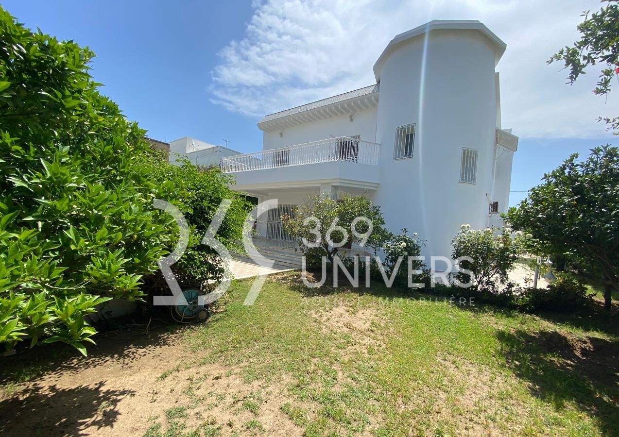 Villa avec jardin à la marsa ref rh156