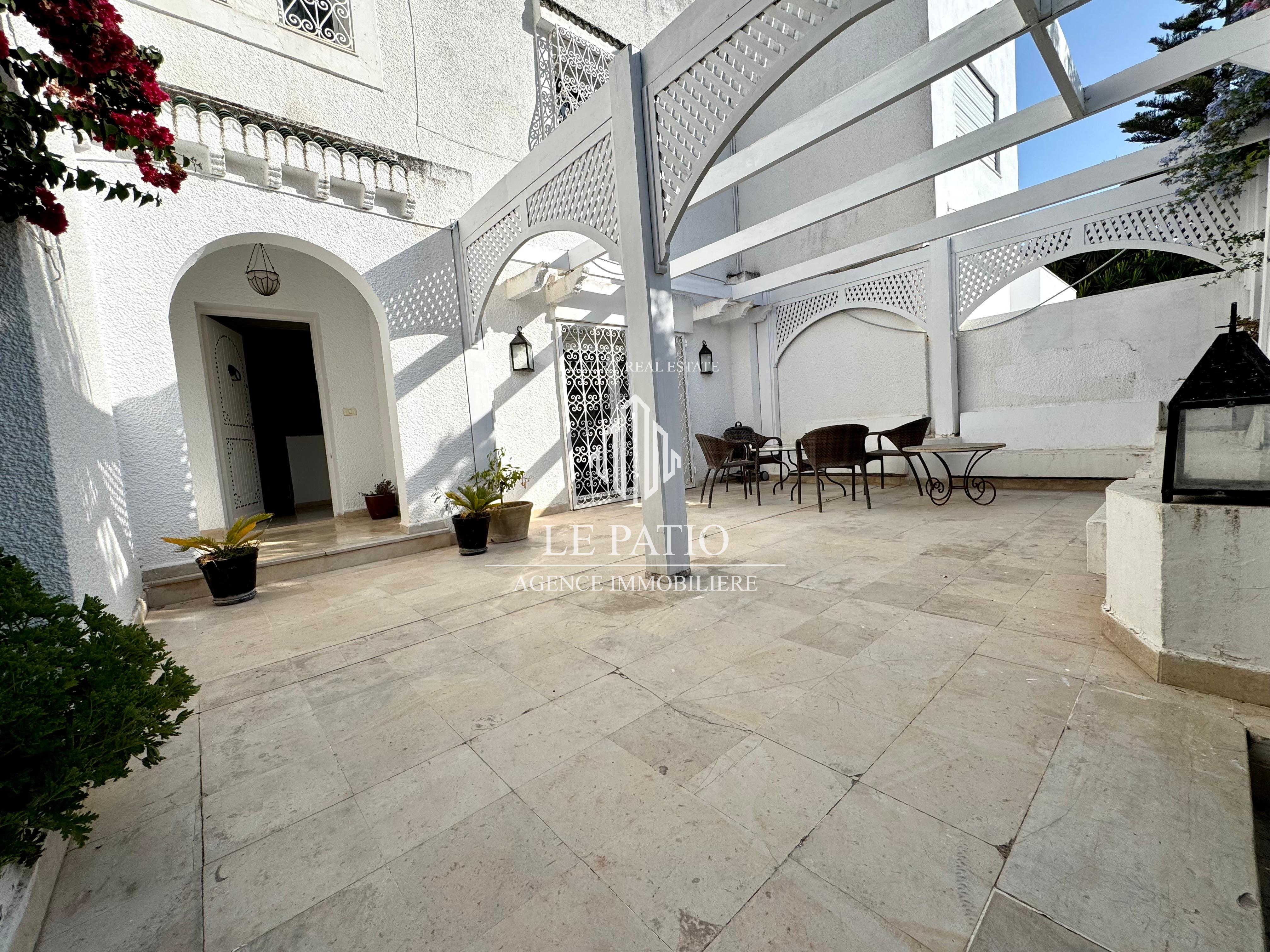 Une villa jumelee semi meuble s3 a la marsa