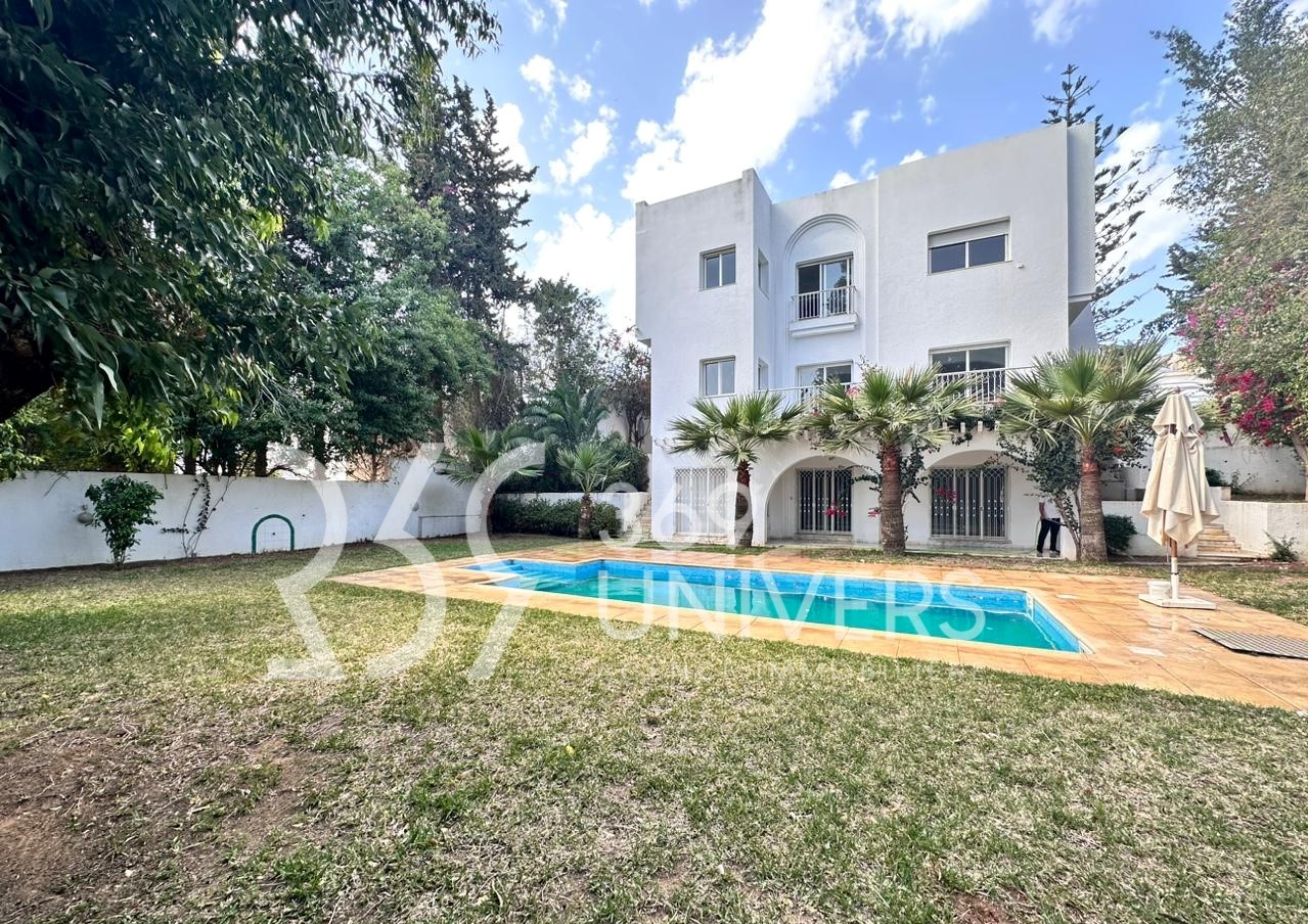 Villa meublée avec piscine à gammarth ref rh165