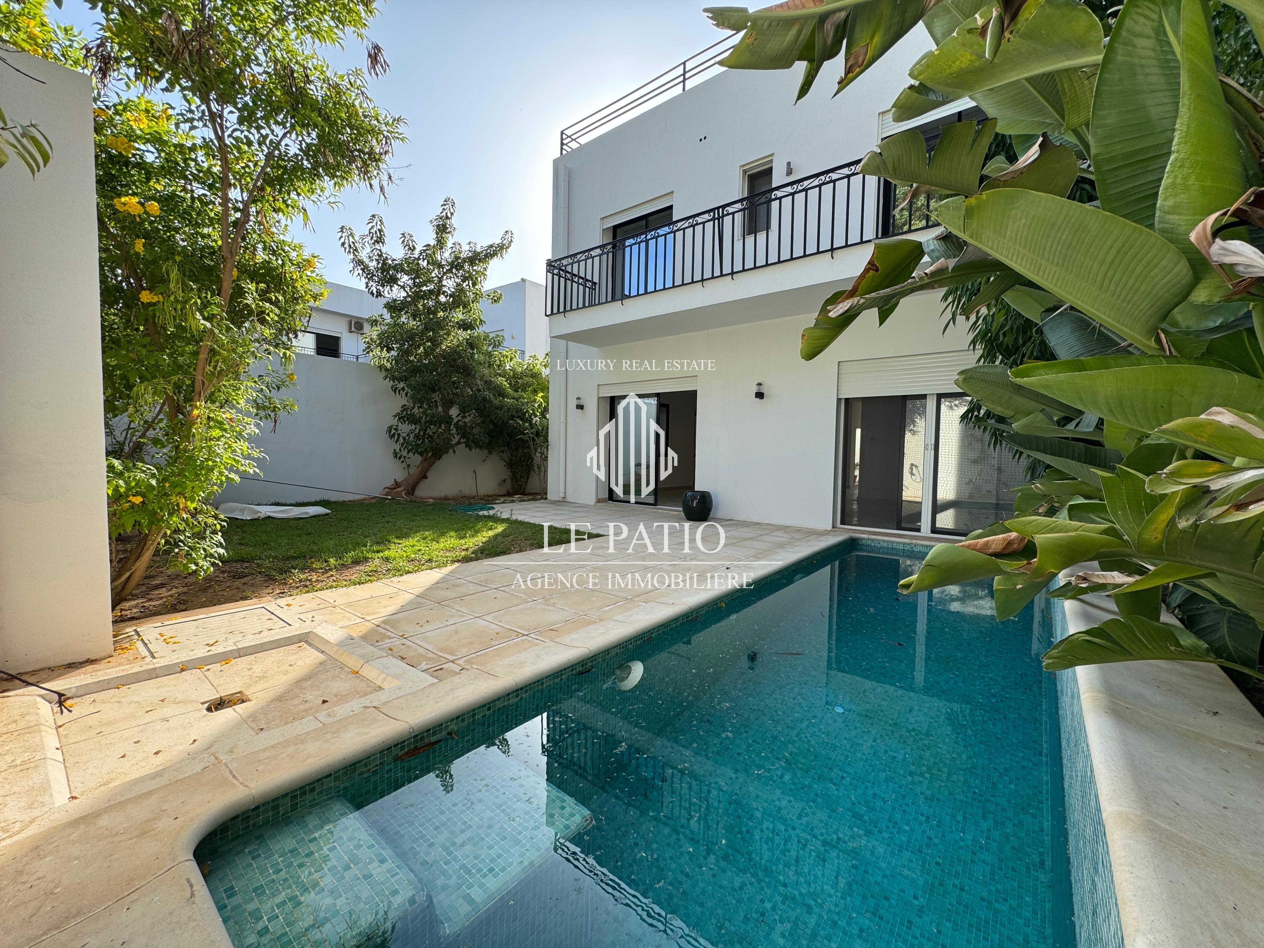 Une villa s4 avec piscine à gammarth
