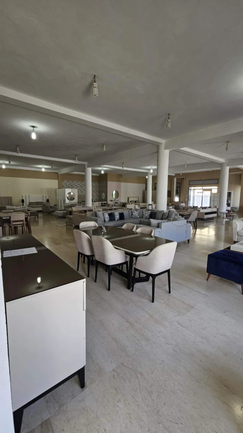 Grand showroom mnihla