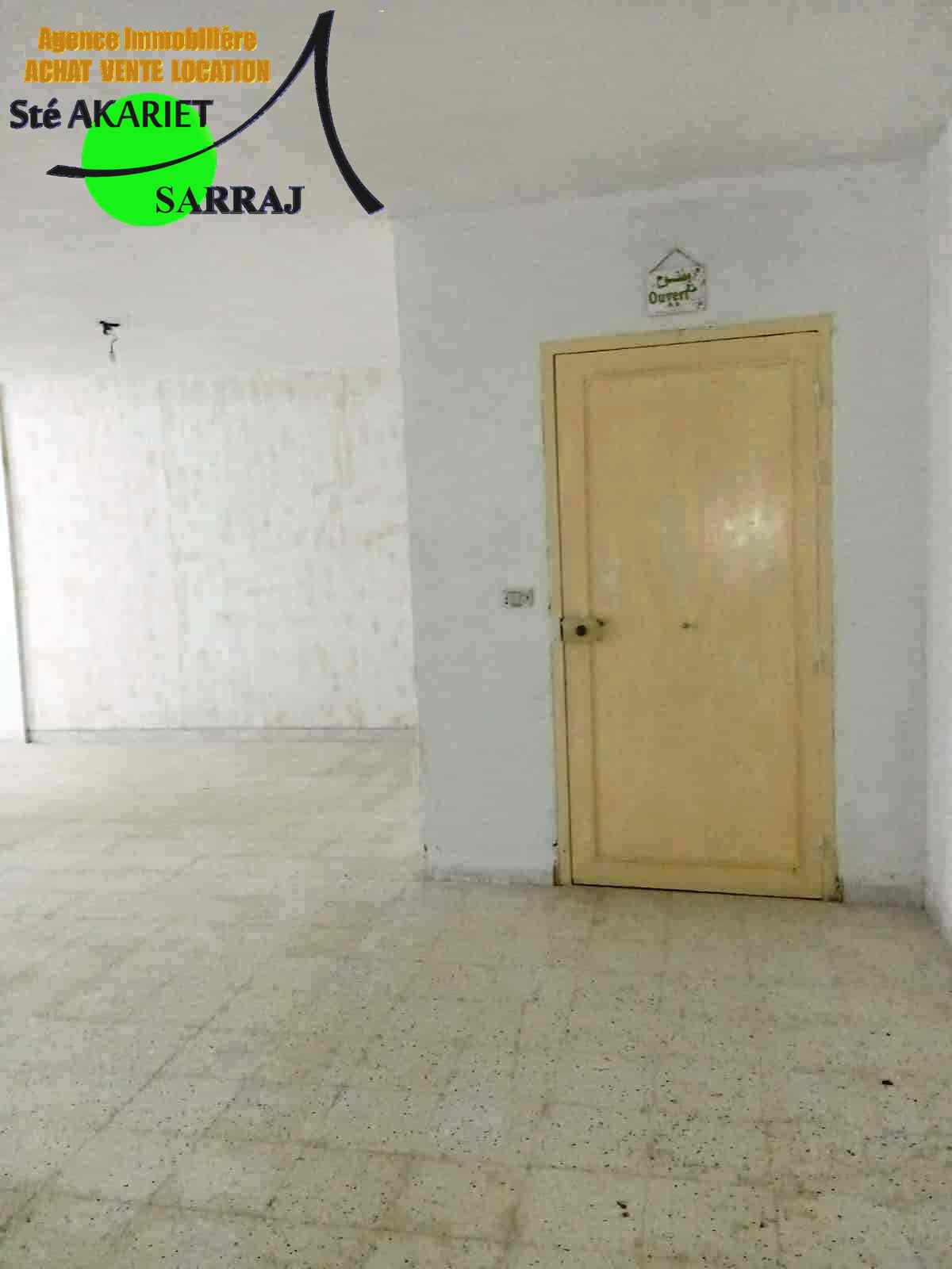 Local au sous sol de superficie 100m à sahloul 4