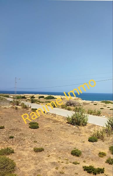 Terrain de 630m2 de vue dégagée à la mer