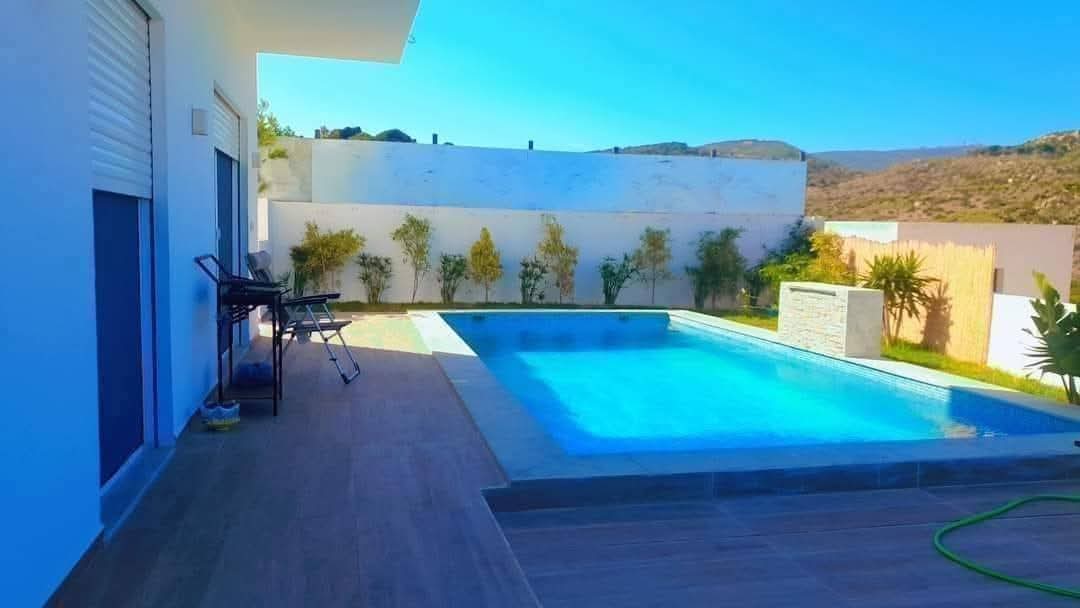 Villa salon et 3 suites avec piscine