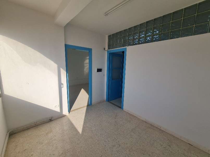 Bureau hall plus 4 a el manzah 6 wb4048
