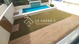 Un duplex neuf avec piscine