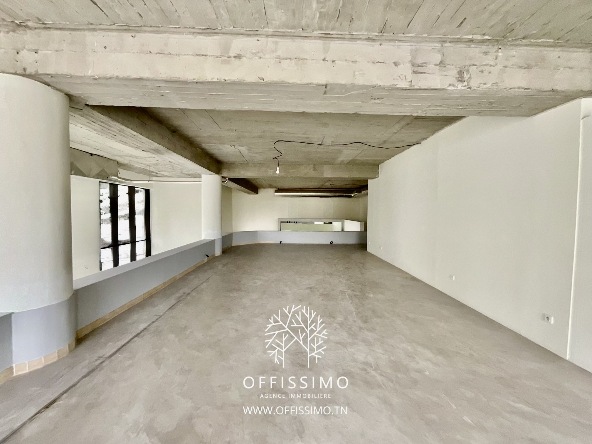 Local commercial ideal gallerie showroom ou bureau