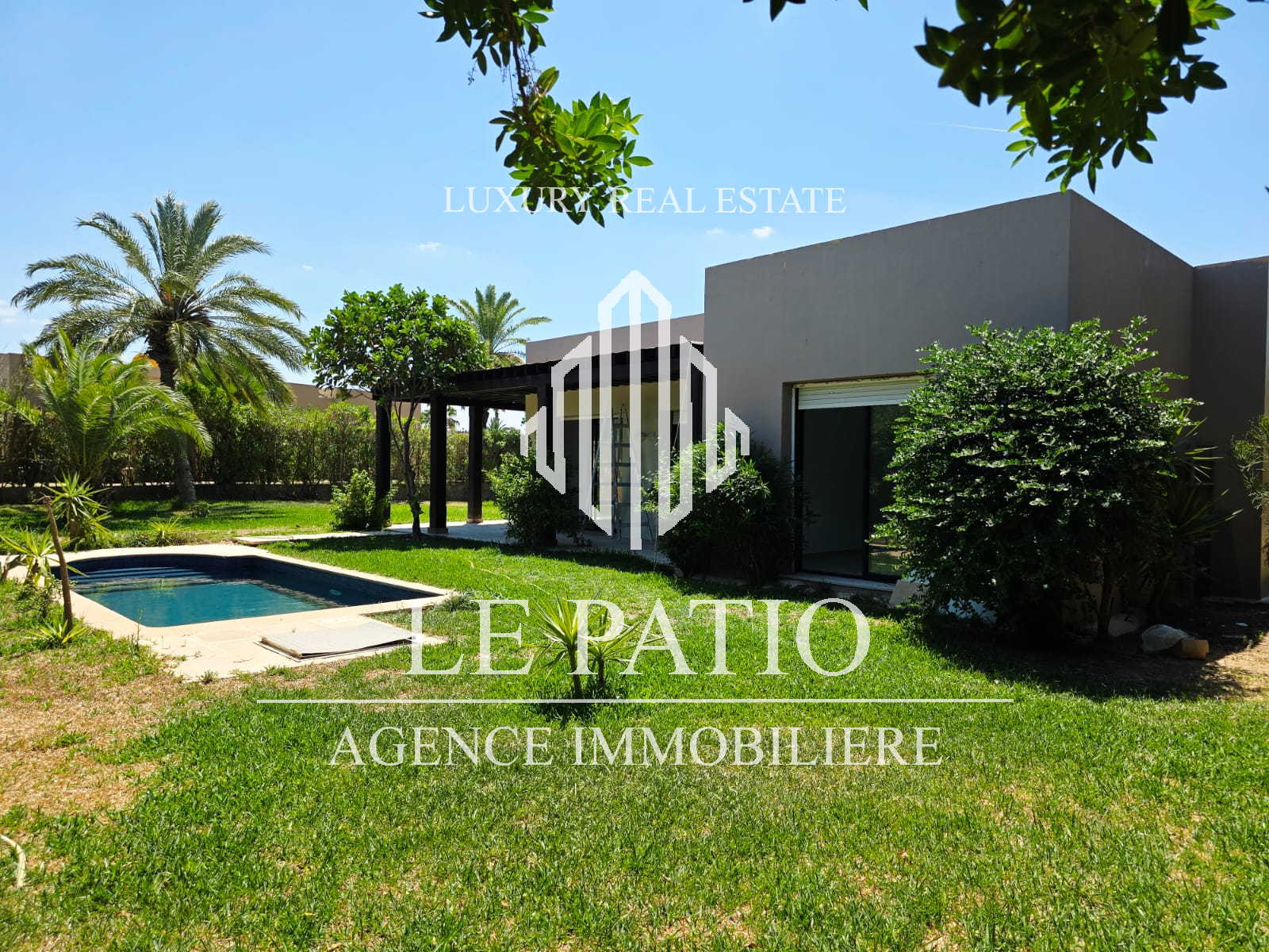 Vvlla s3 avec jardin et piscine à gammarth