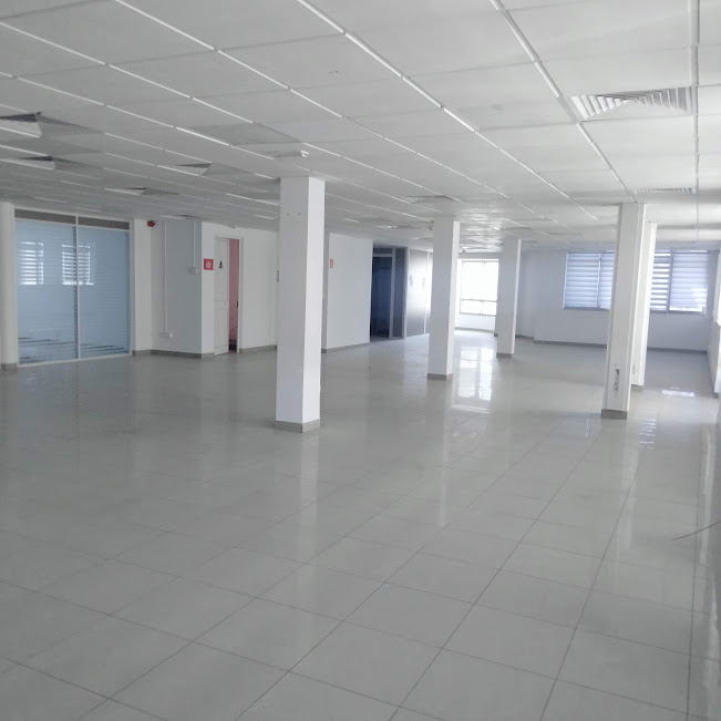 Super bureau 710 m2 au lac 1