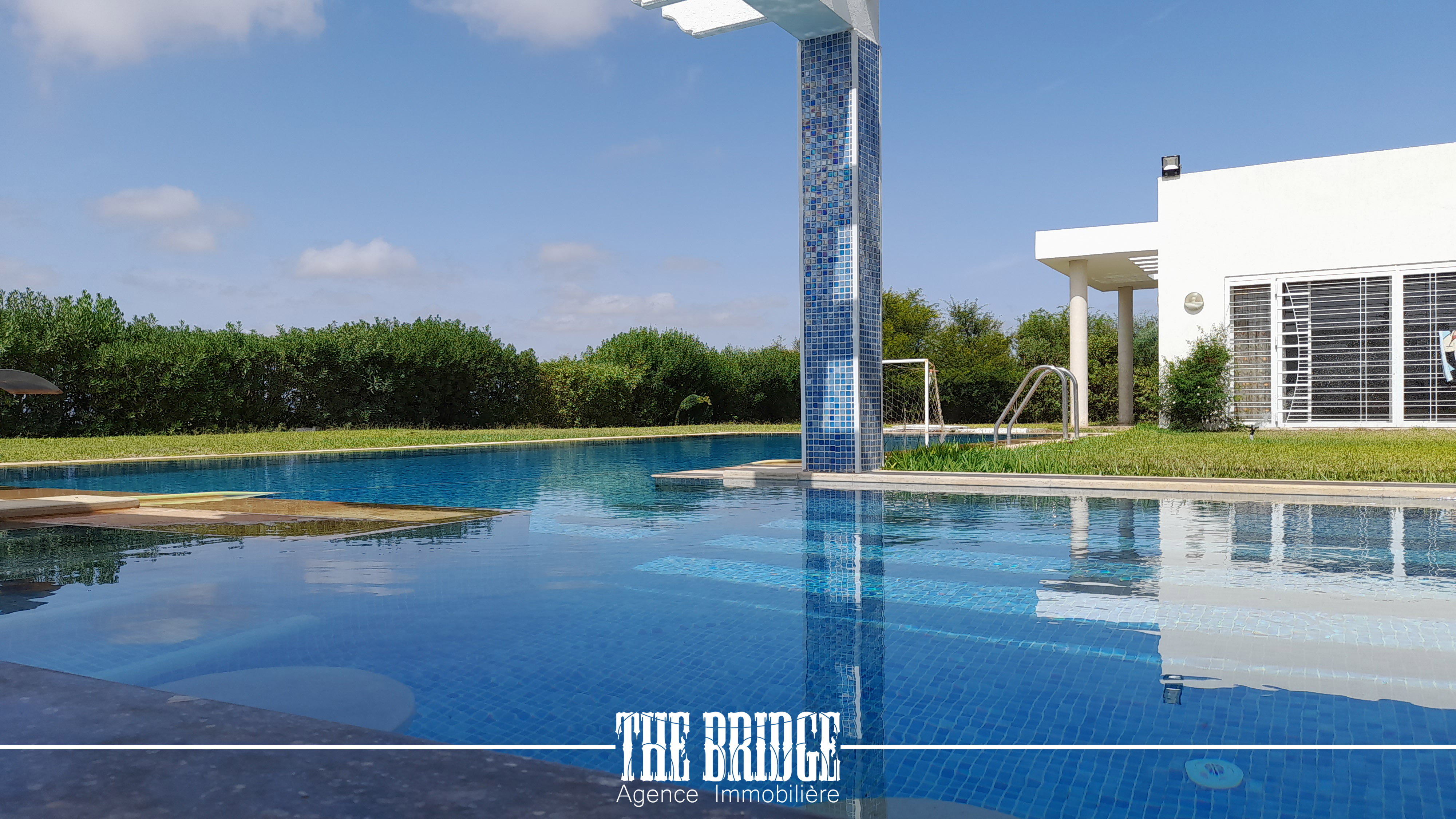 Un hectare et demi avec villa et piscine