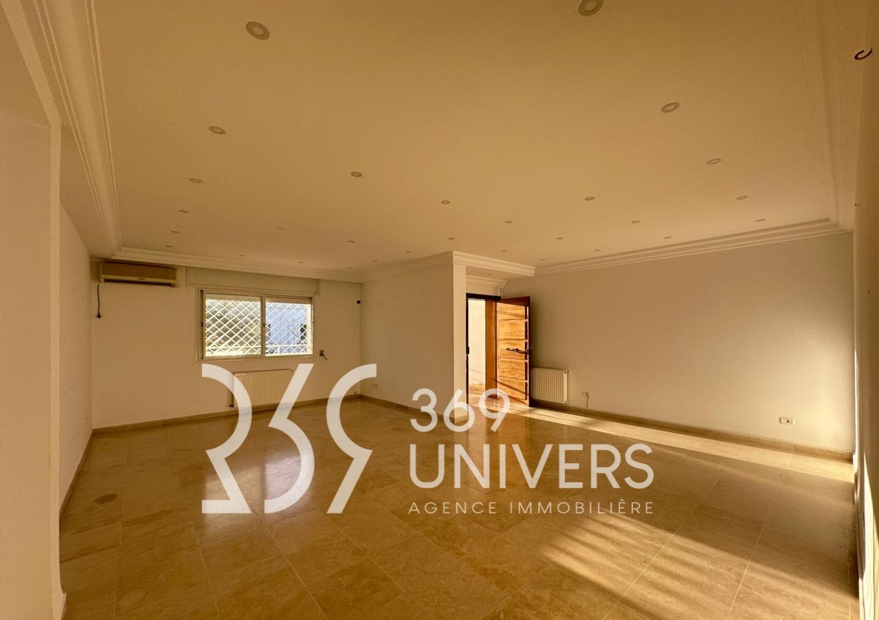 Etage de villa avec balcon à la marsa ref ra161