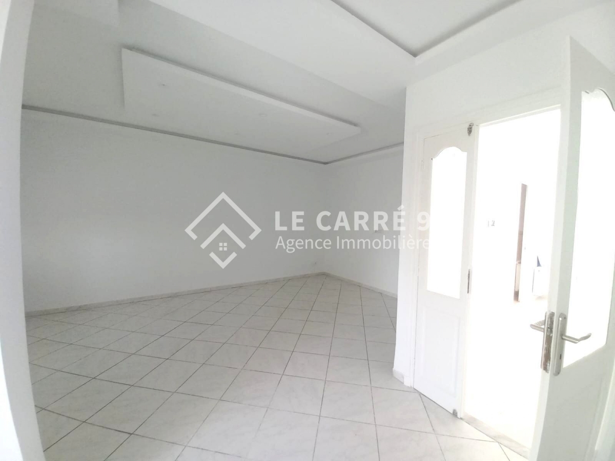Etage de villa s3 à ain zaghouan nord