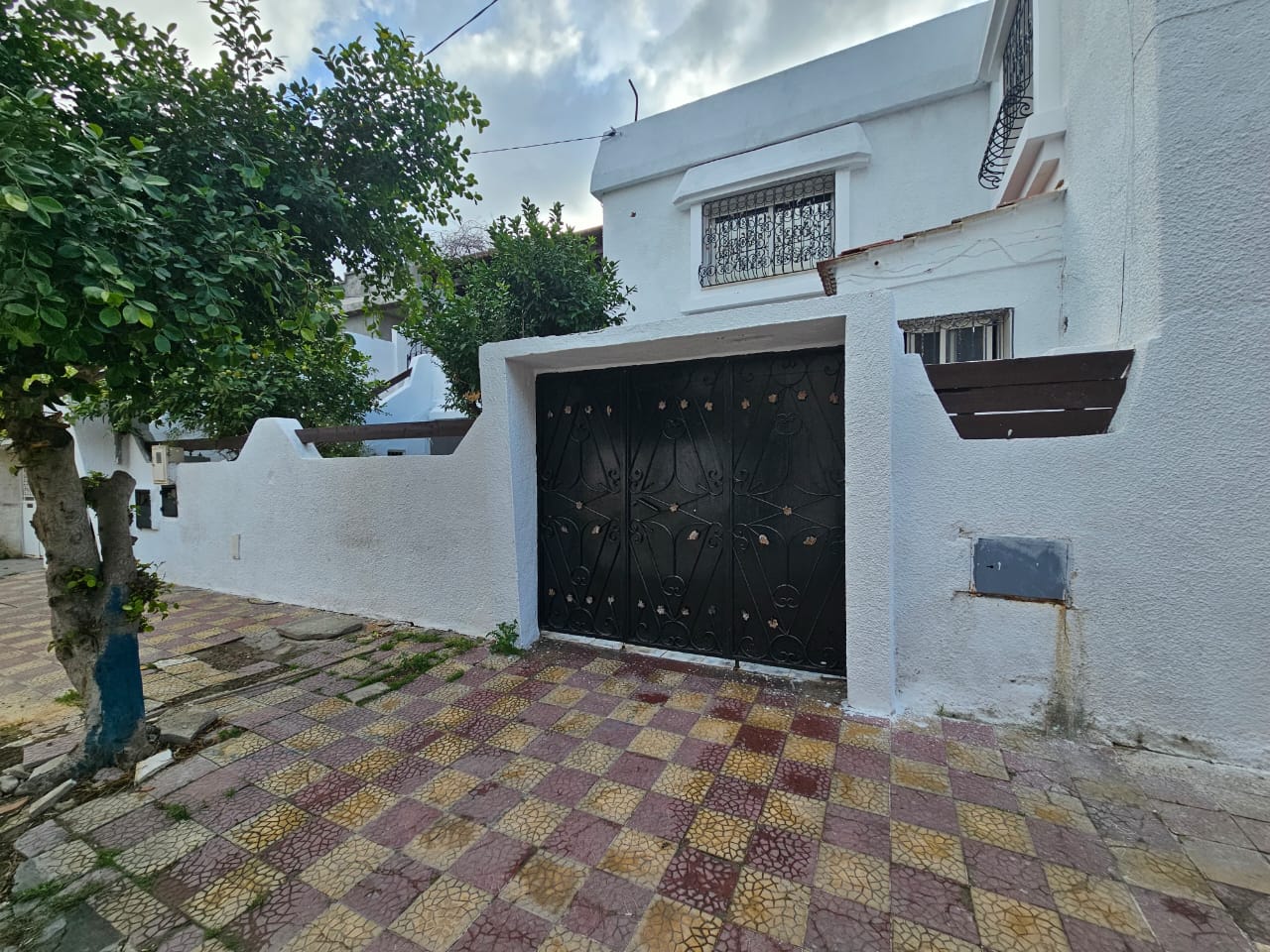 Etage de villa s3 plus studio 250 md a ezzouhour
