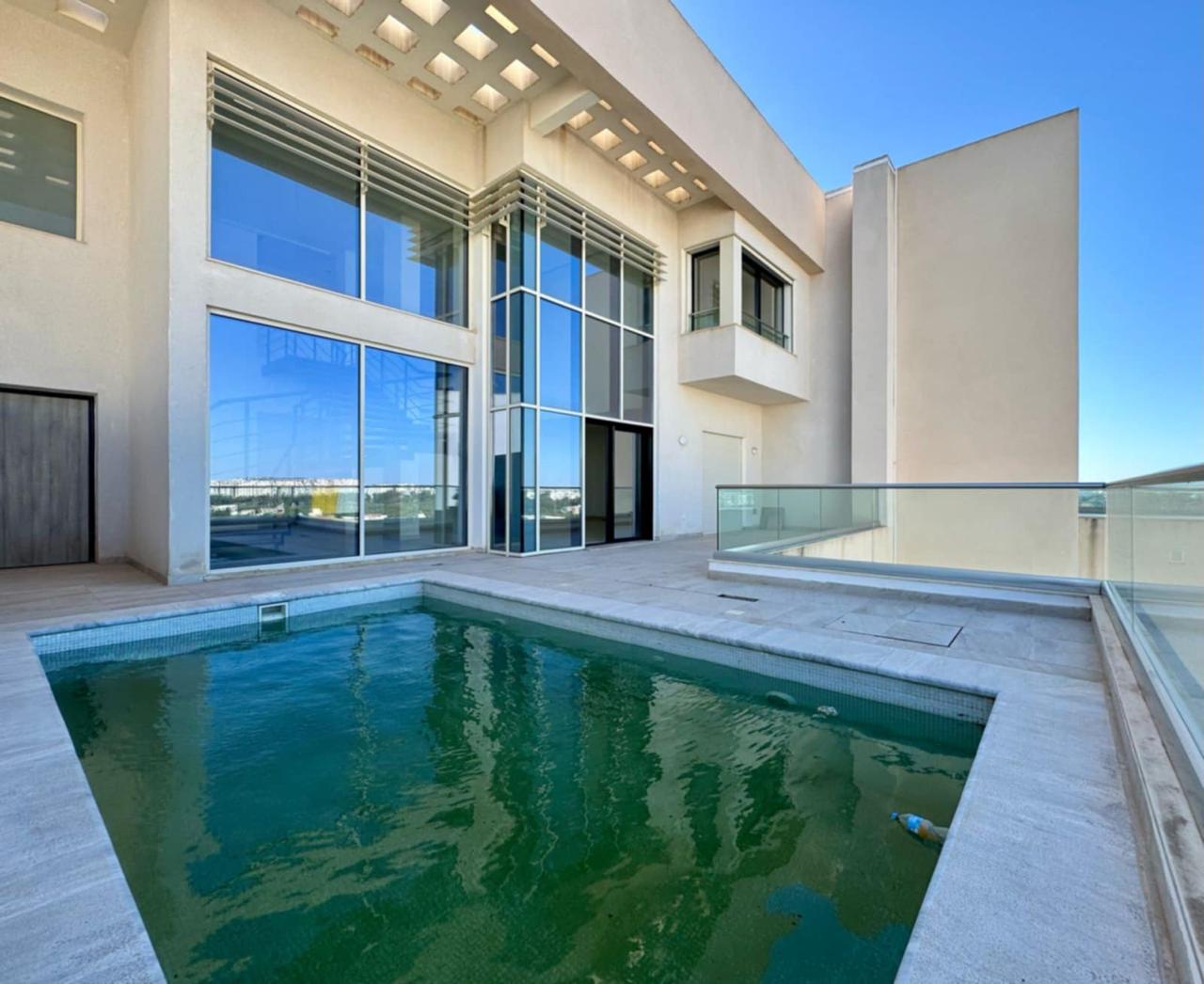 Penthouse s4 avec piscine au lac2