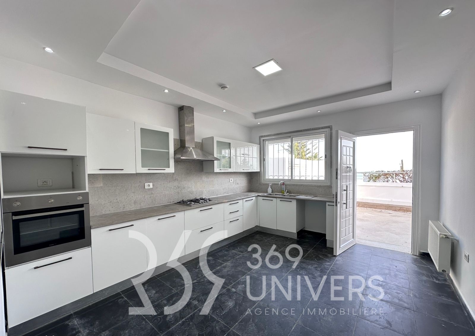 Triplex avec terrasse à la marsa ref rd074