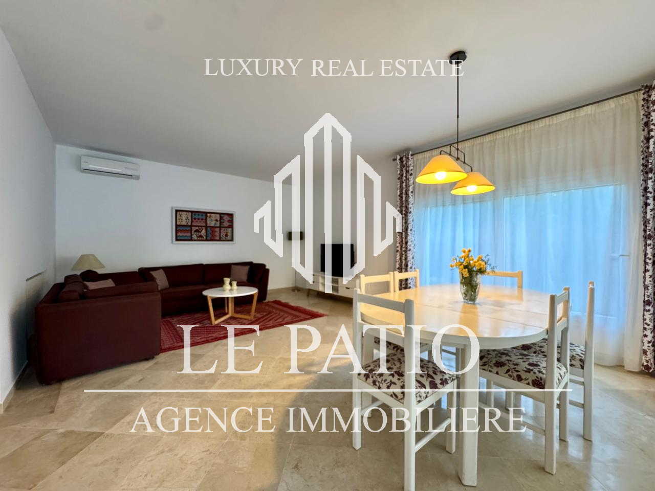 Rez de chaussée de villa meublé jardin et piscine