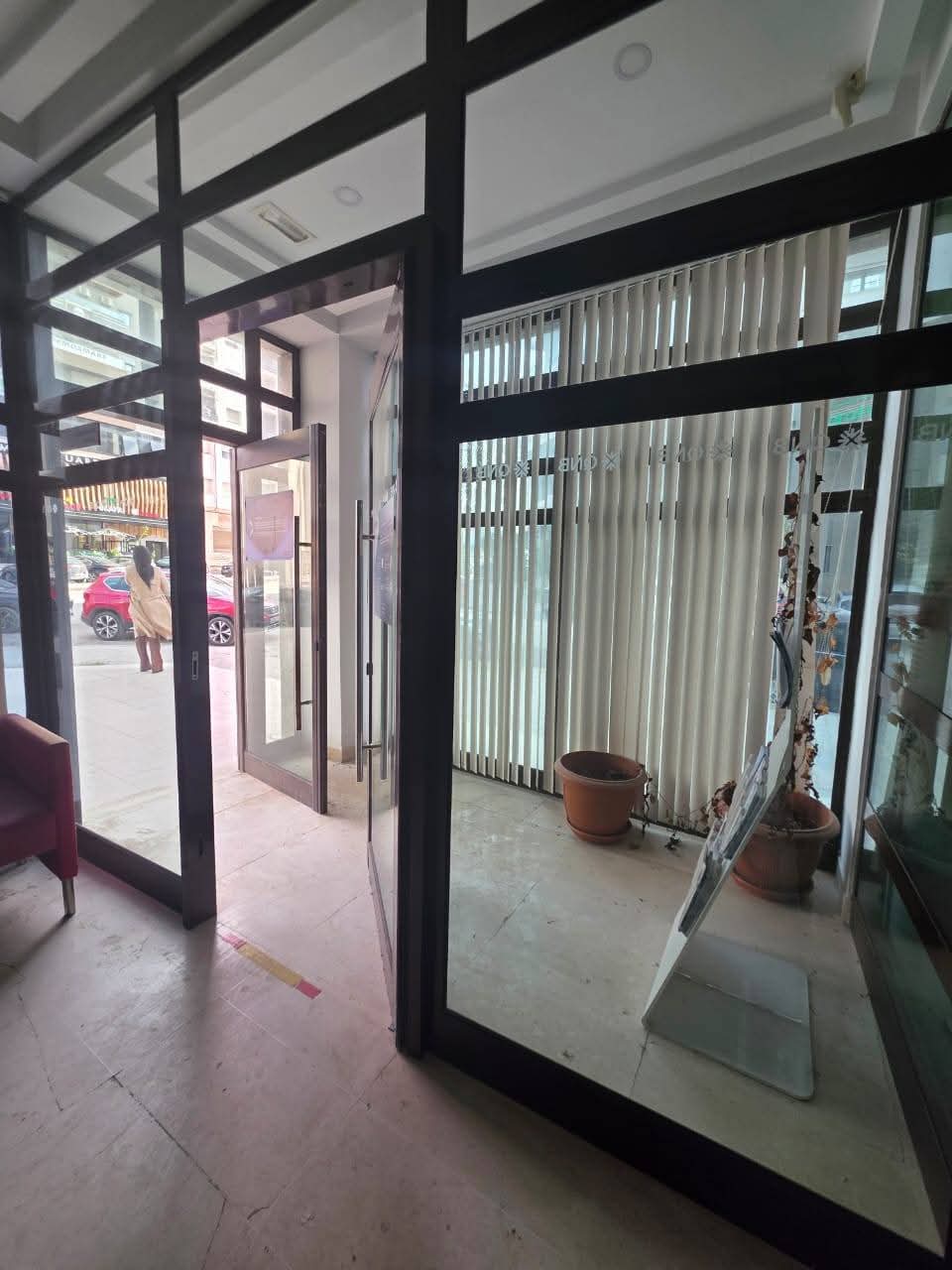 Local commercial moderne