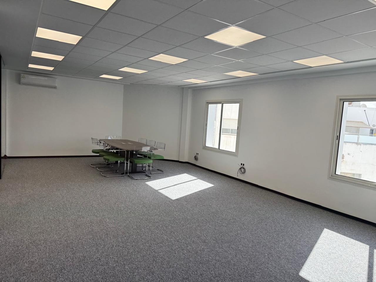 Bureau neuf 150 m2 au lac 1