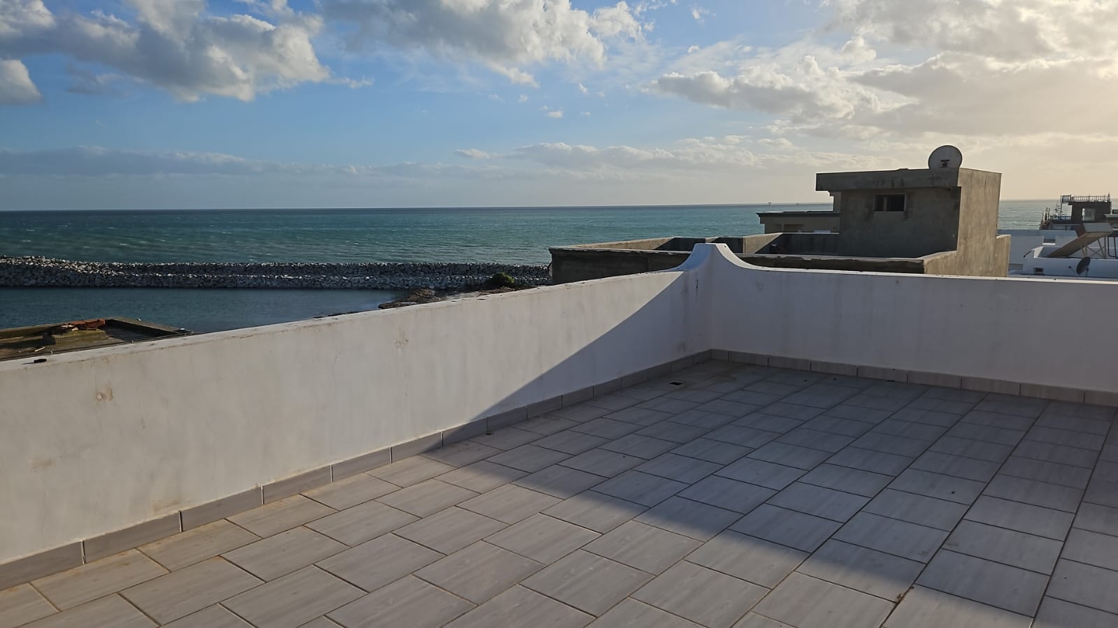 Deux maisons face mer à beni khiar