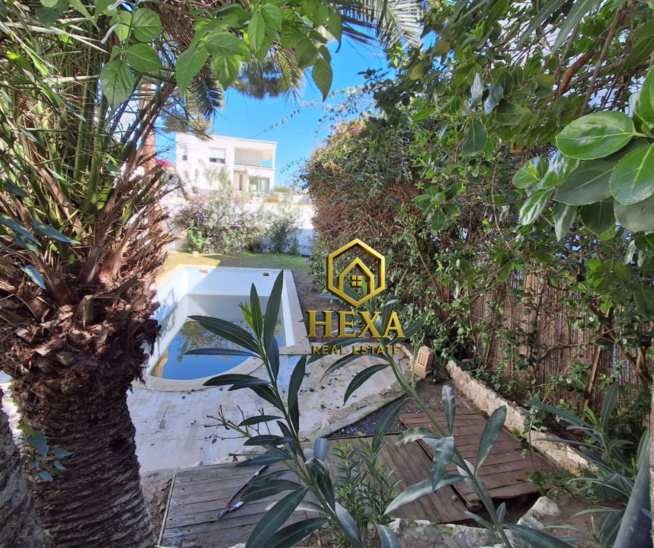 Villa s5 avec piscine et jardin a gammarth