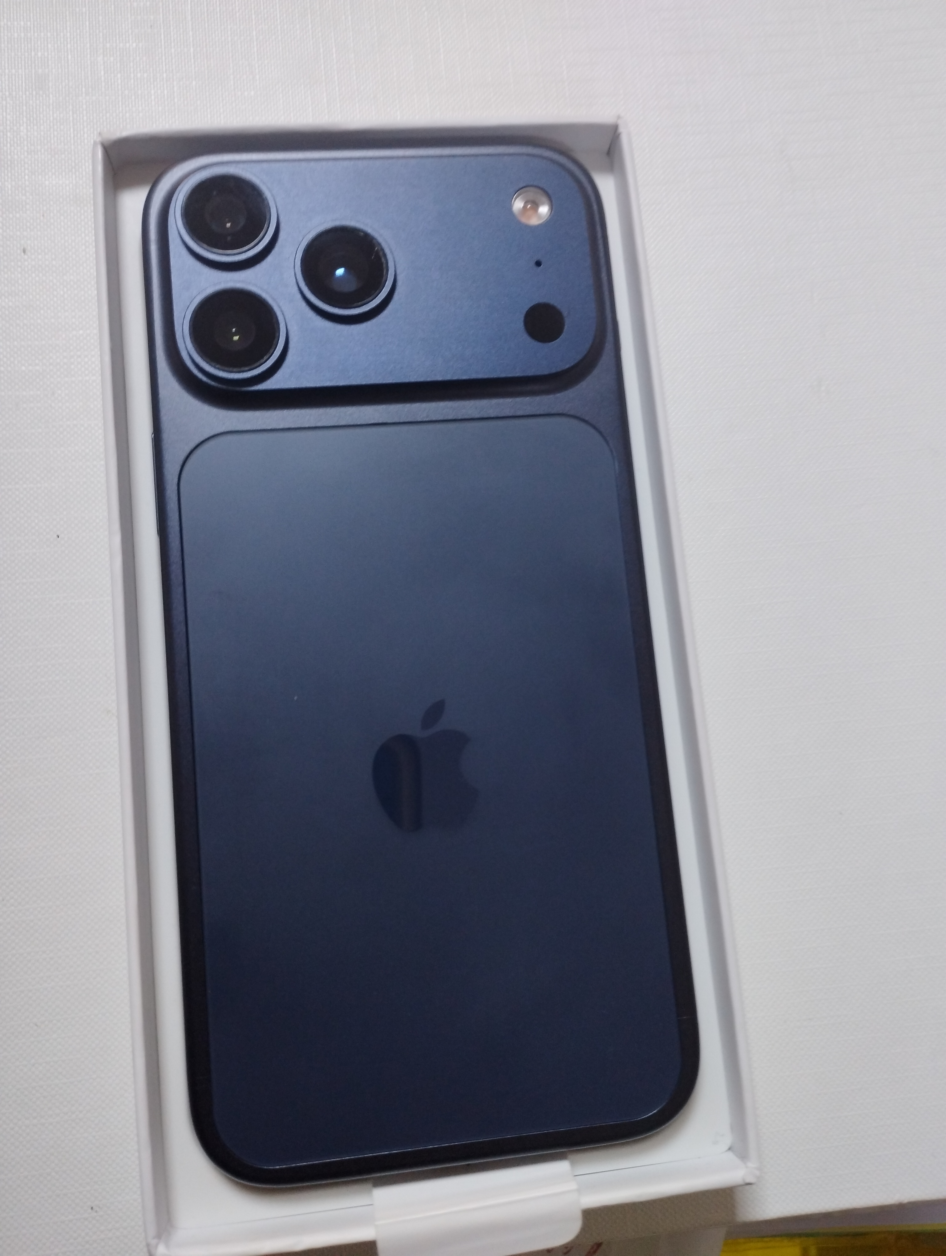 Iphone 17 pro max a 4900 tnd