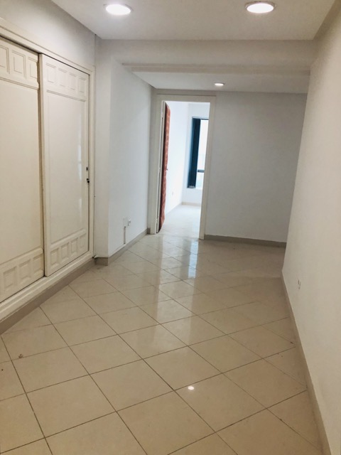 Bureau 2 pièces et hall au lac 2