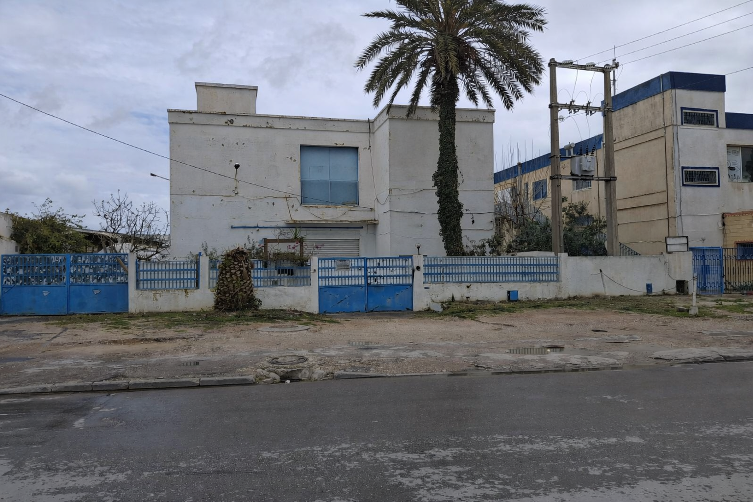 Local polyfonctionnel à la charguia 1