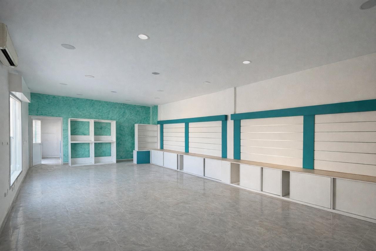 Local 100m2 à ariana essoghra