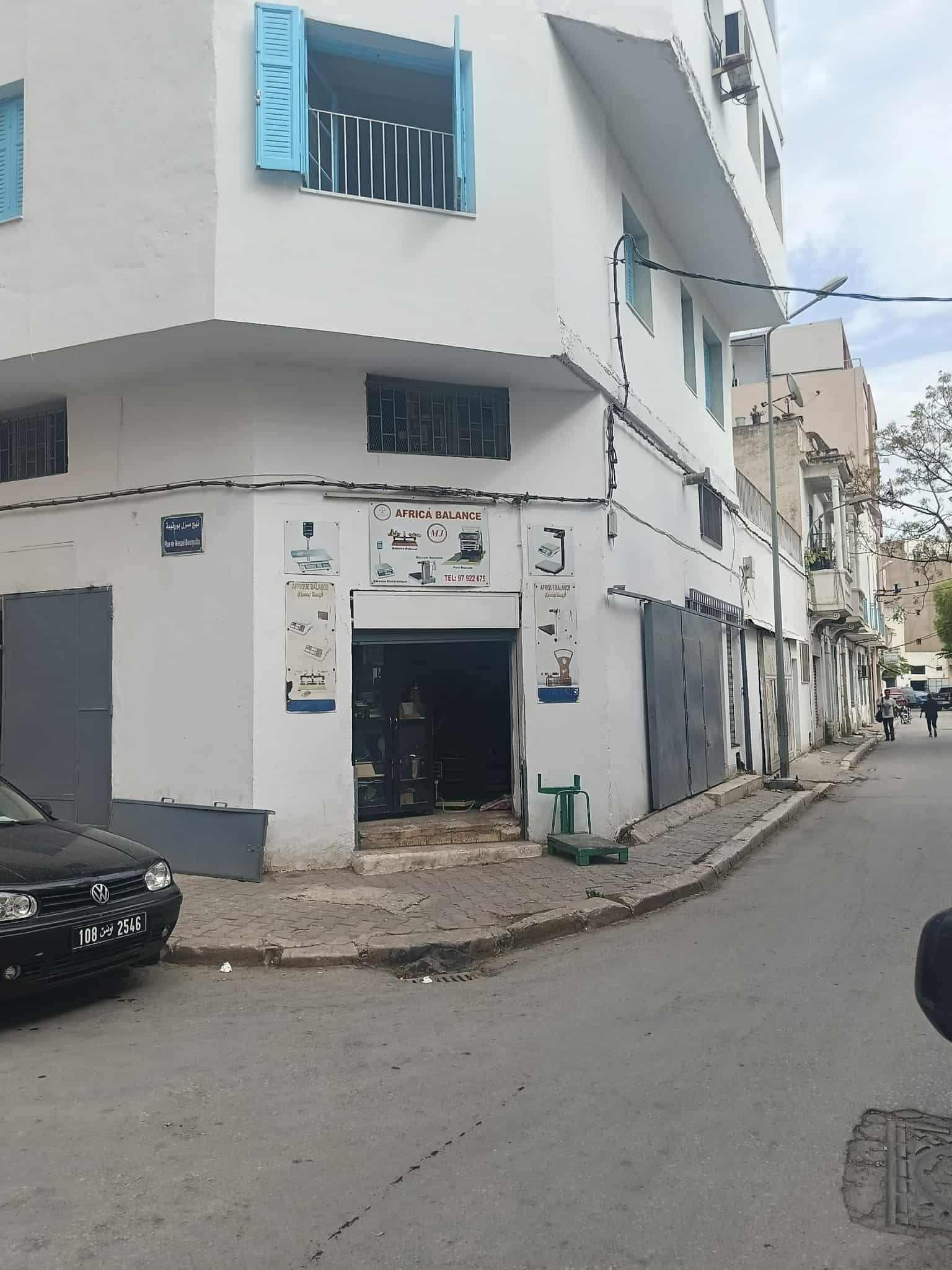 Deux bureaux et 3 locaux commerciaux