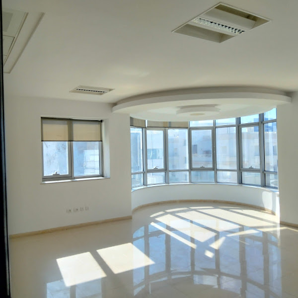 Super immeuble bureautique 4400 m2 au lac 2