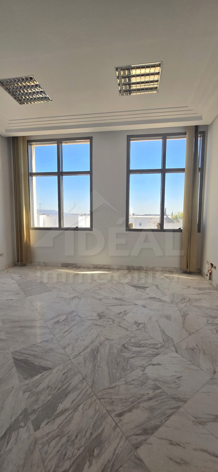 Al bureau 250m2 lac1