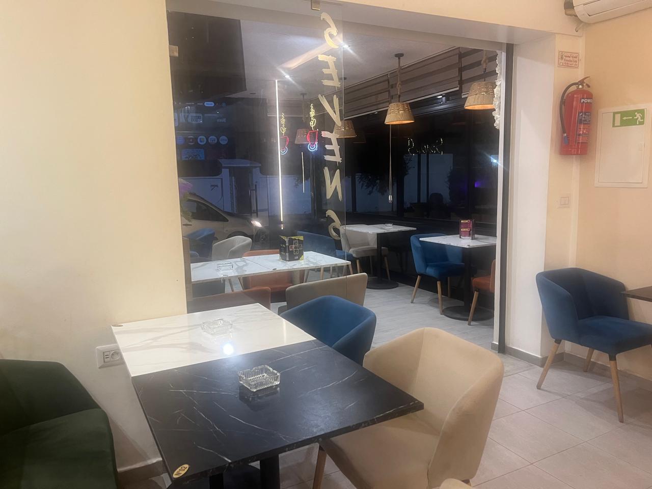 Fond et matériel cafétéria menzah 5