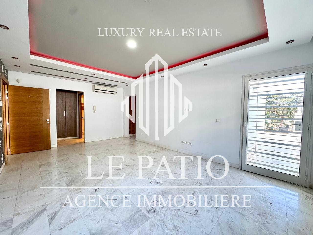 Appartement s2 a la soukra avec un petit jardin