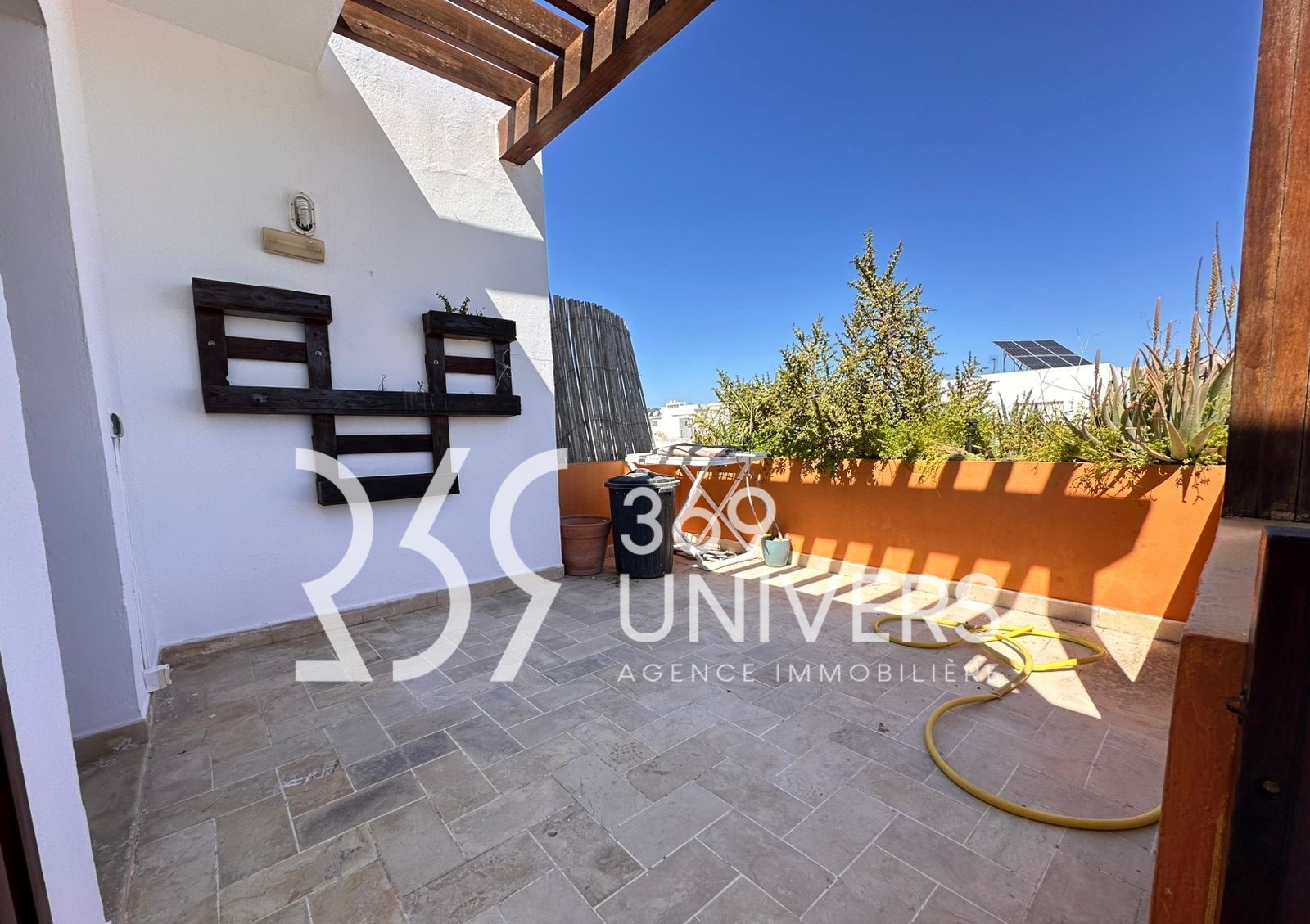 Appartement avec terrasse à la marsa ref ra167
