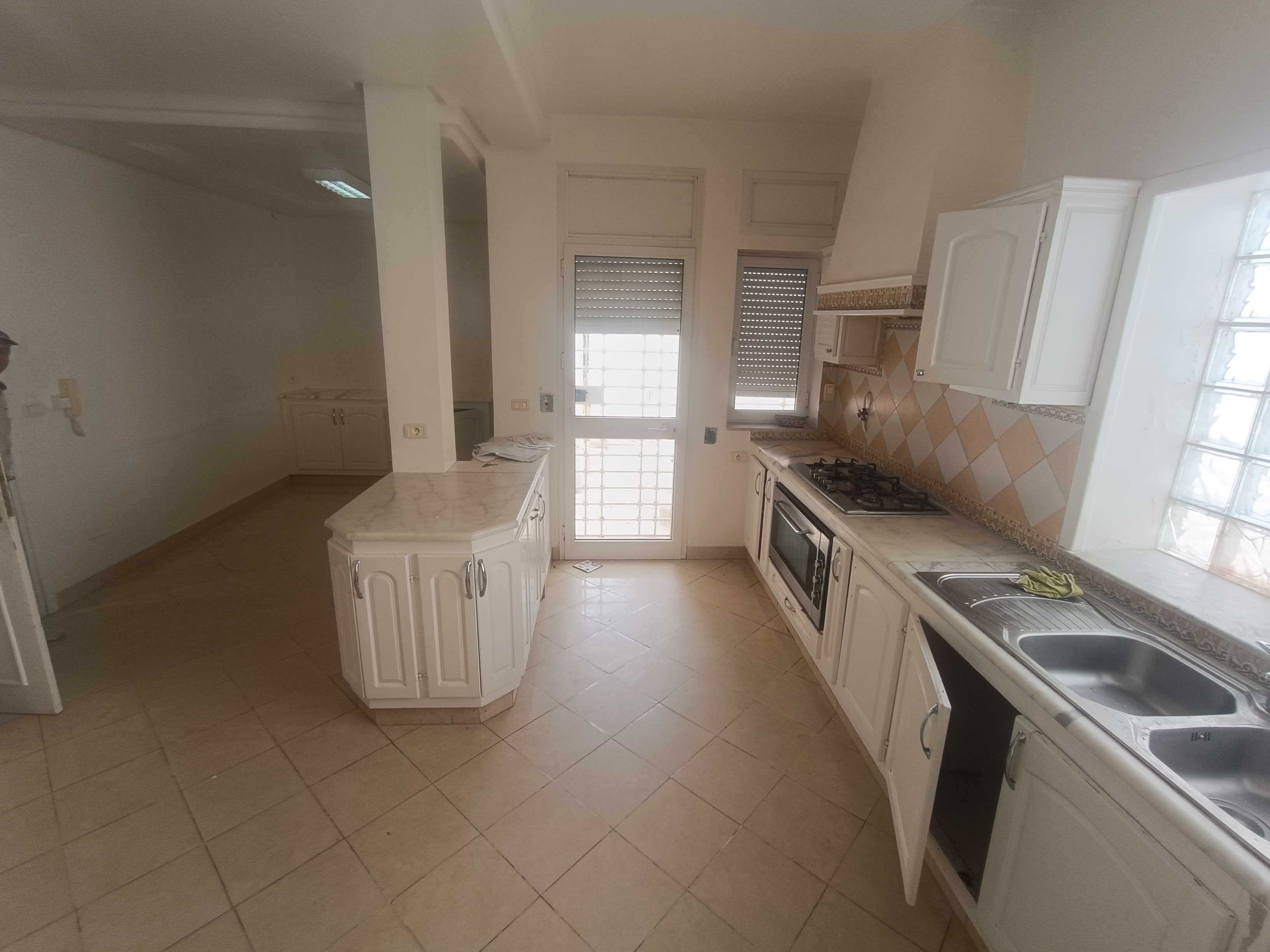 Menzah 7 villa usage habitation ou bureautique