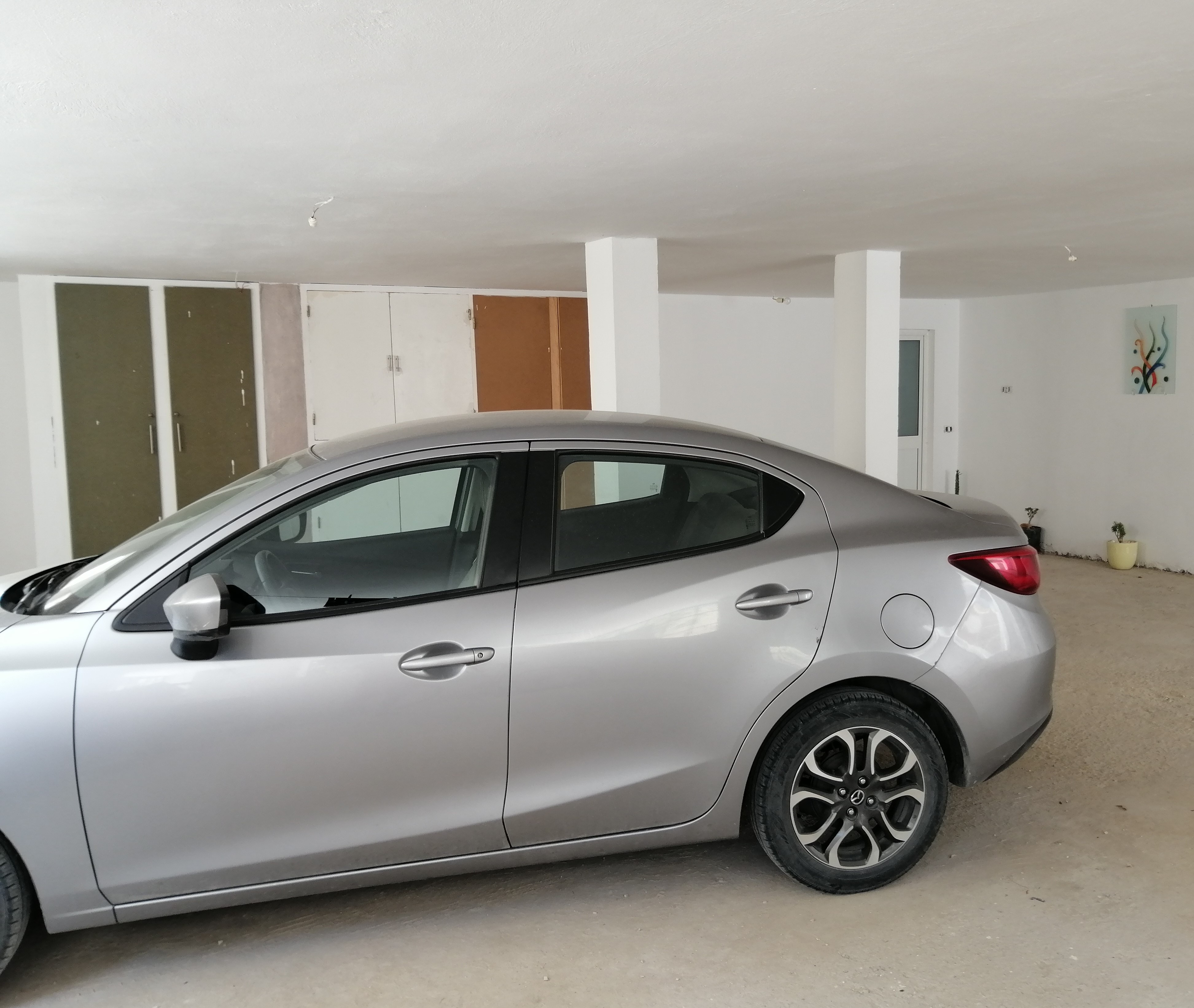 Mazda2 berline bien entretenue