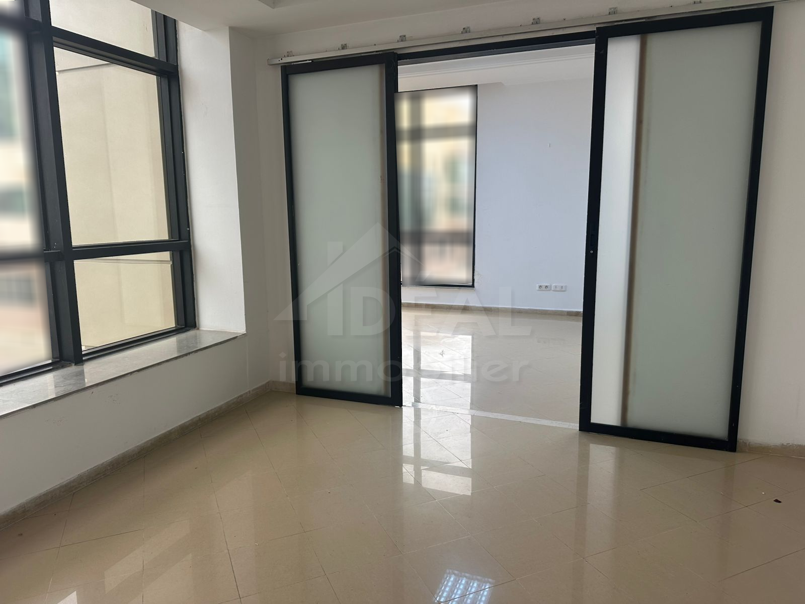 Al bureau 410m2 lac 1