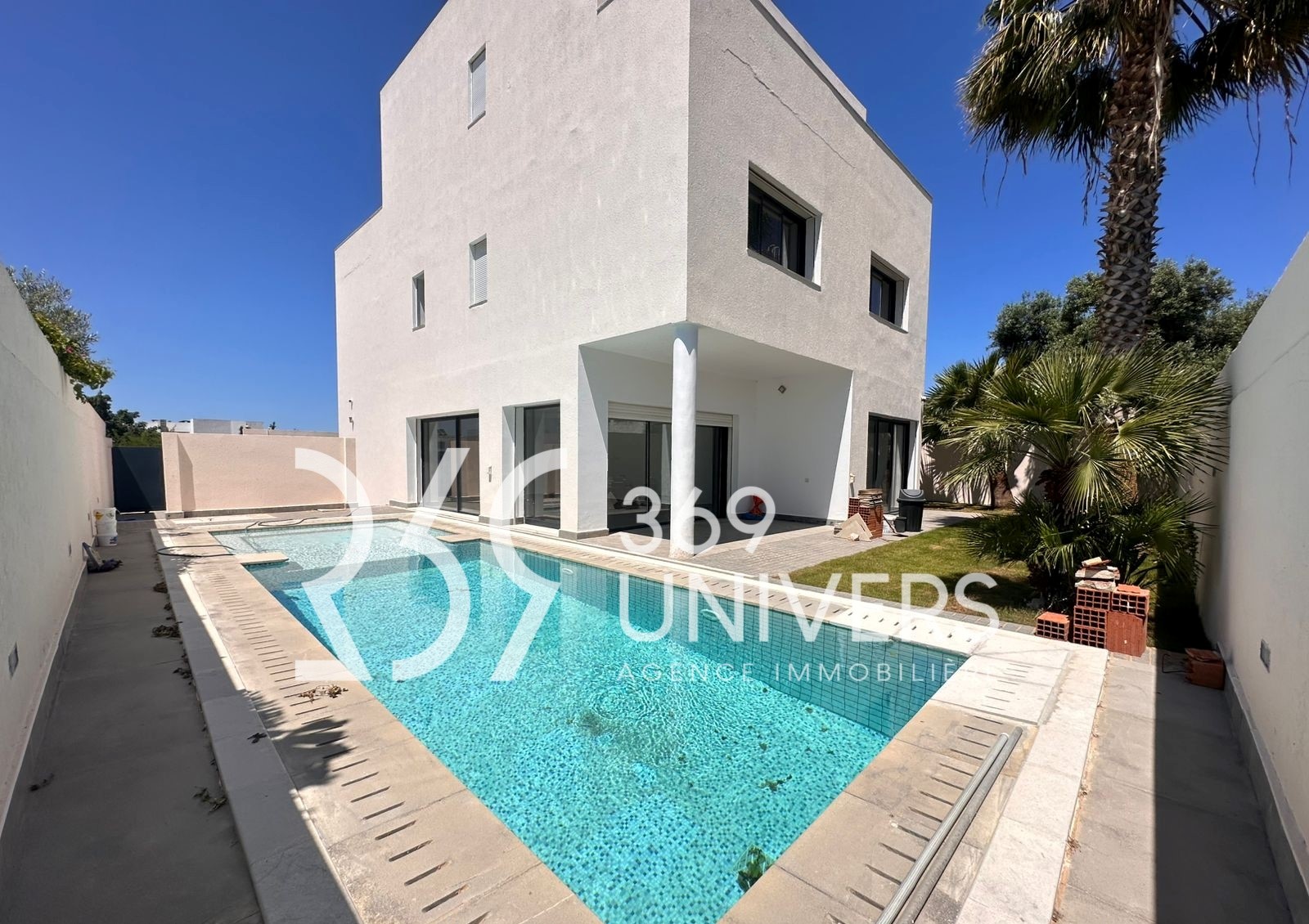 Villa avec piscine à la marsa ref rh178