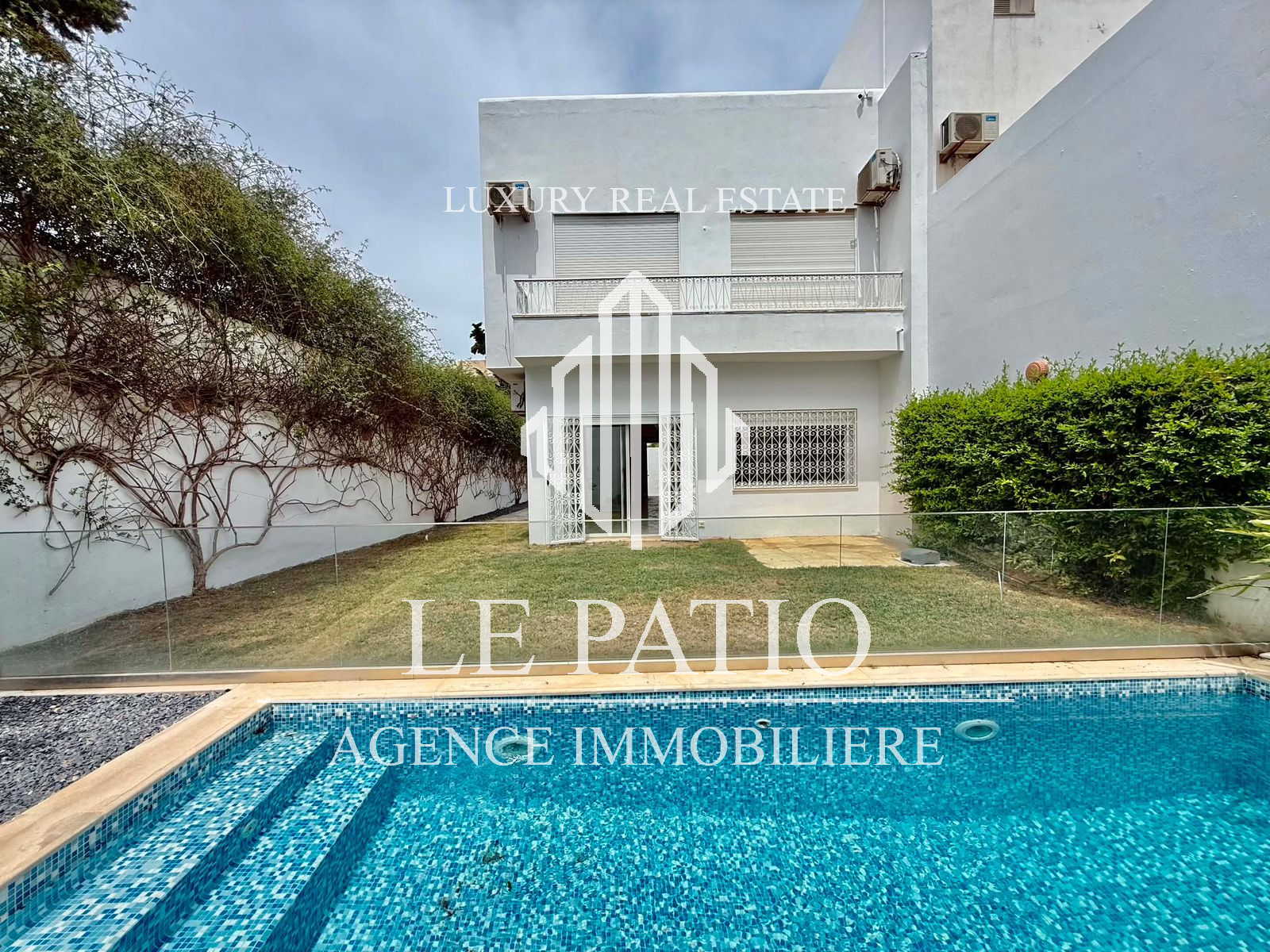 Villa s3 avec jardin et piscine a gammarth