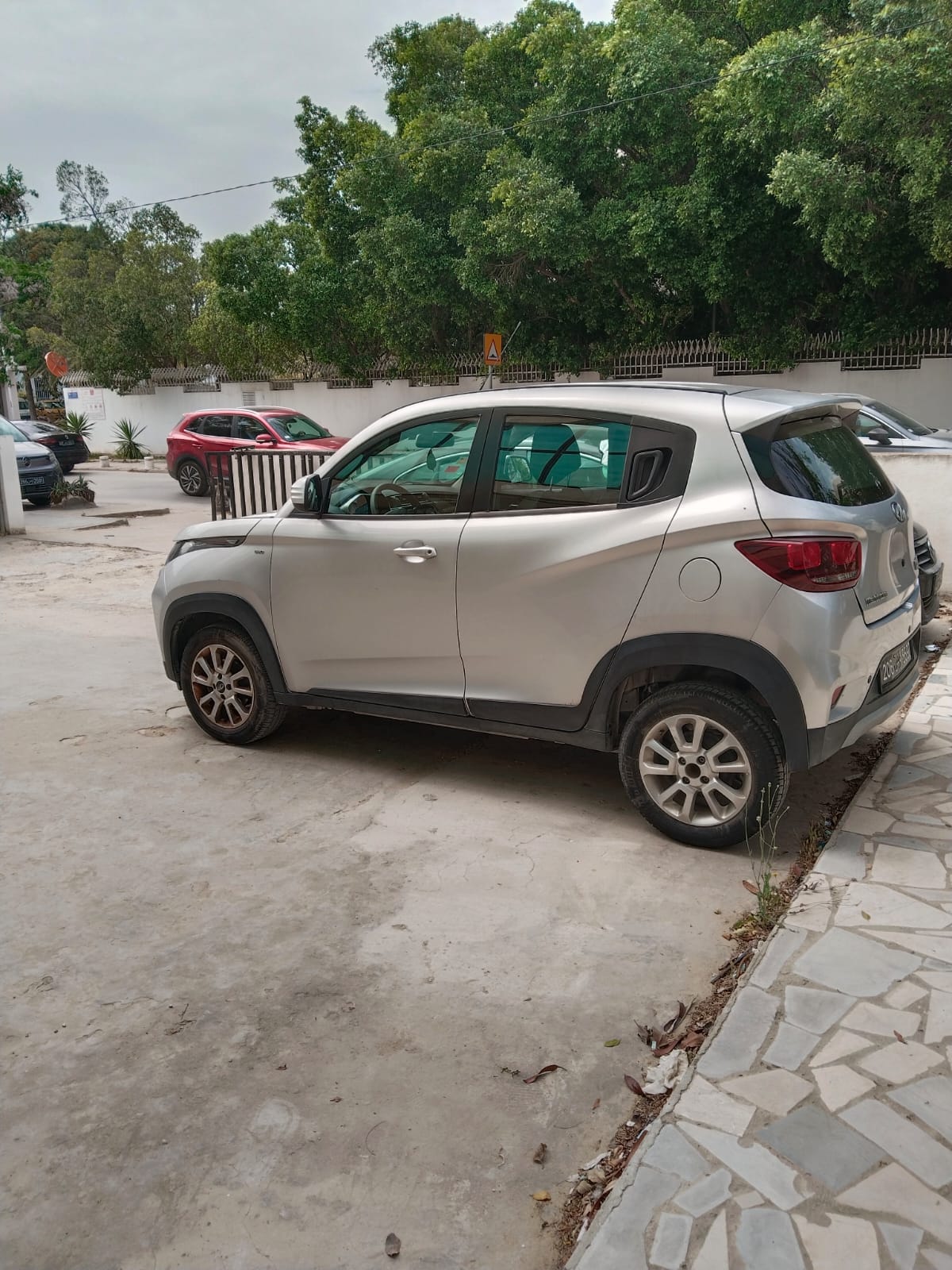Mahindra kuv100