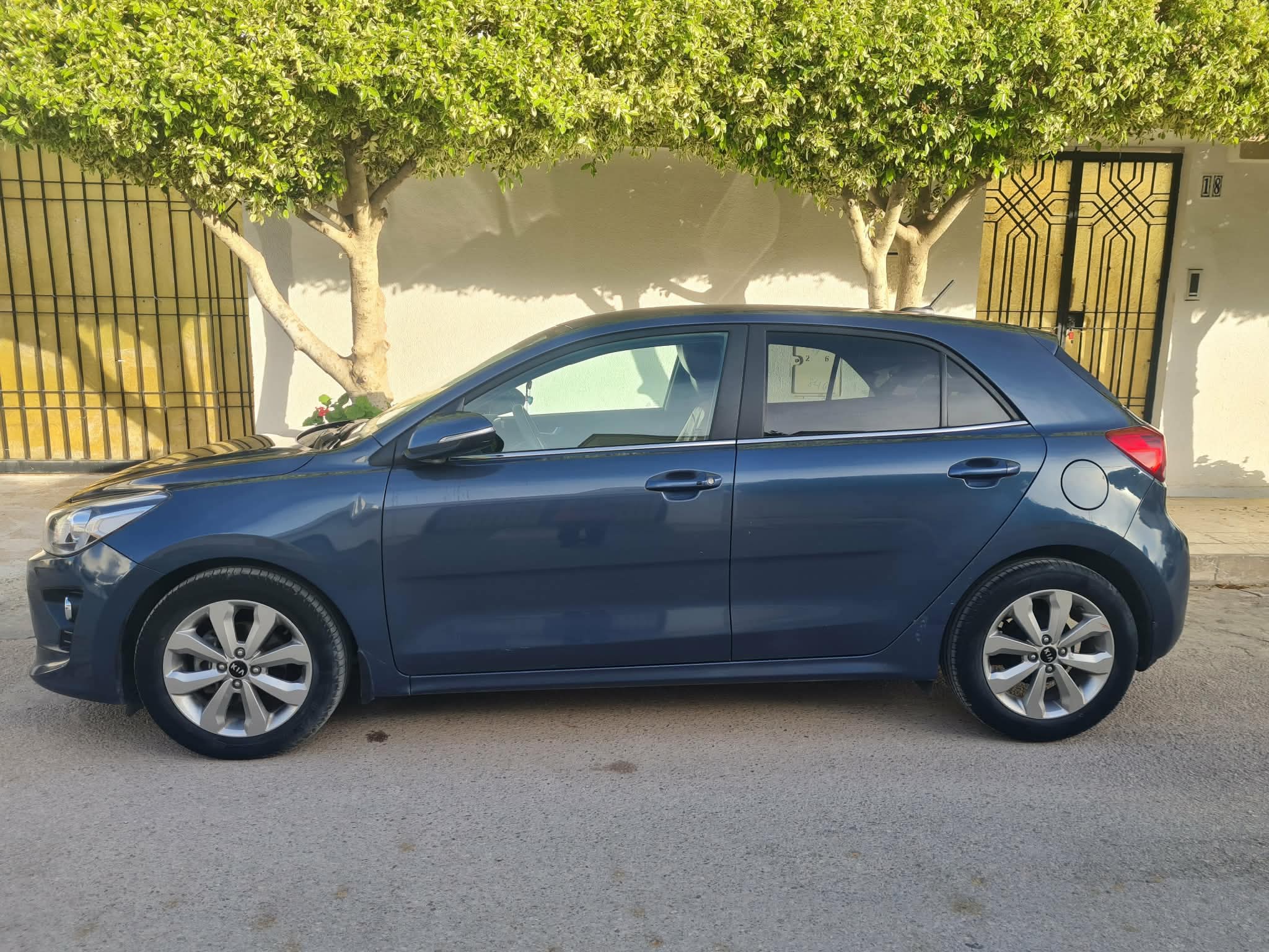 Kia rio première main femme médecin très propre