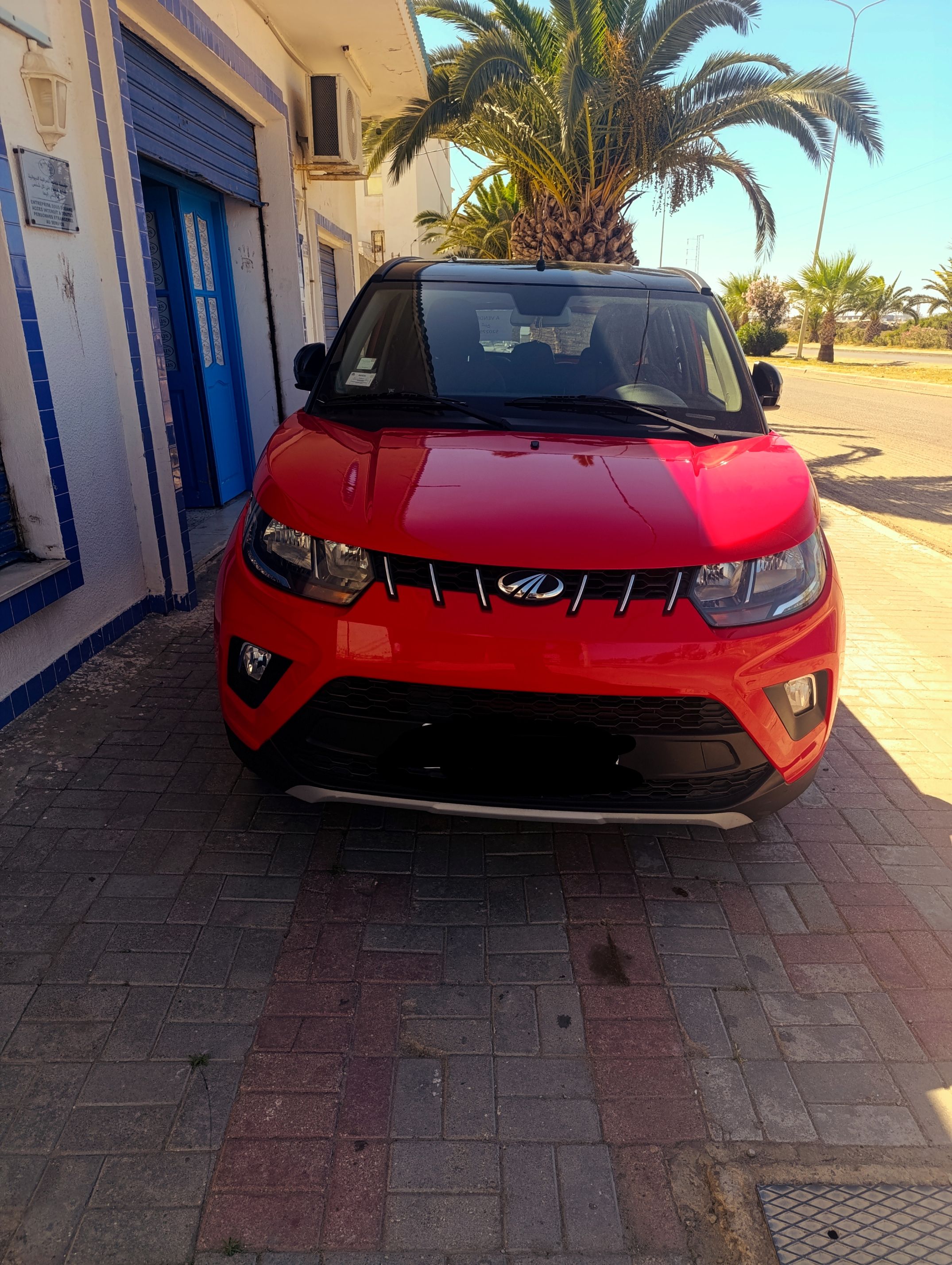 Mahindra kuv100 k8