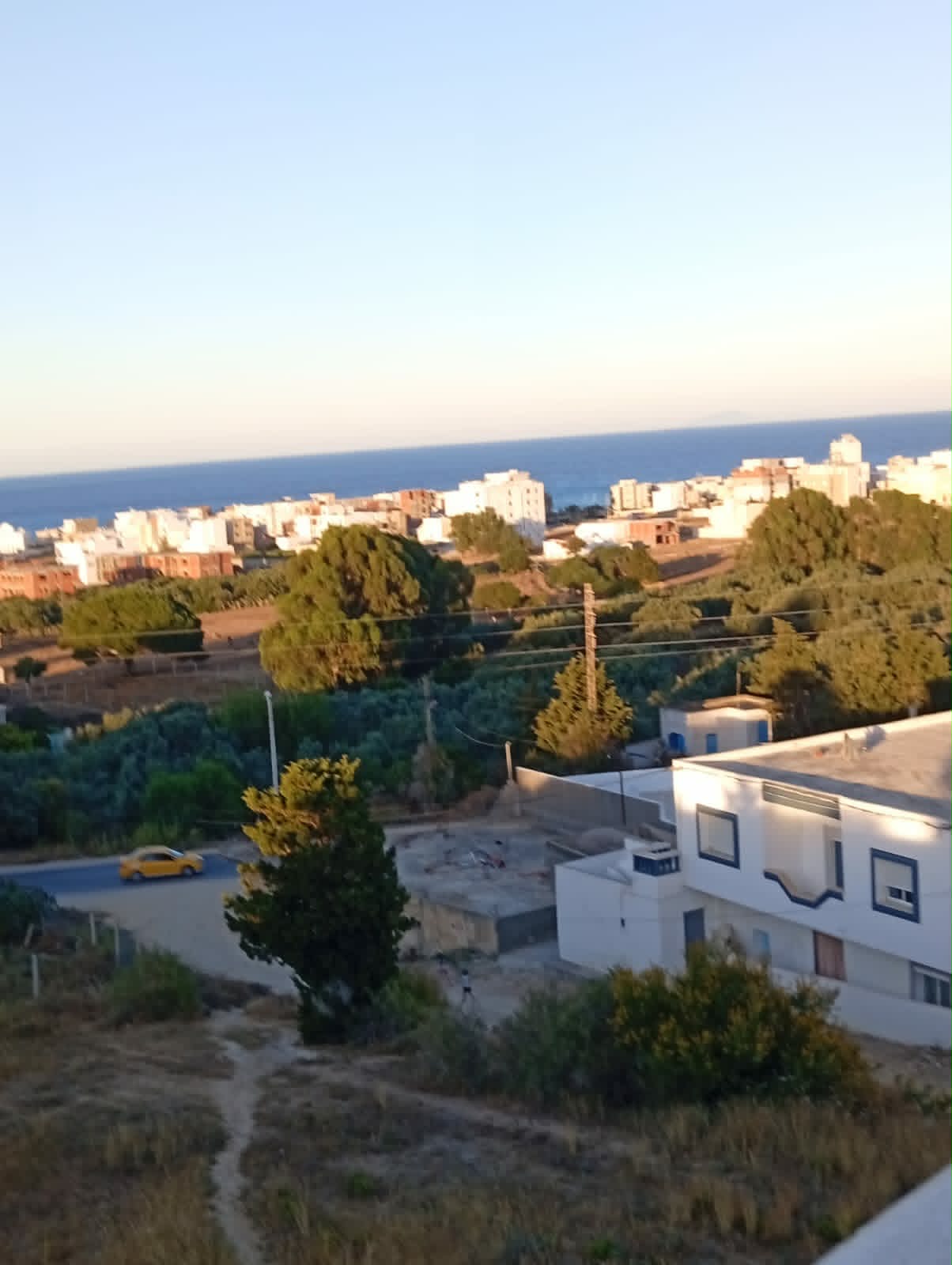 Maison sur une coline vu panoramique de la plage