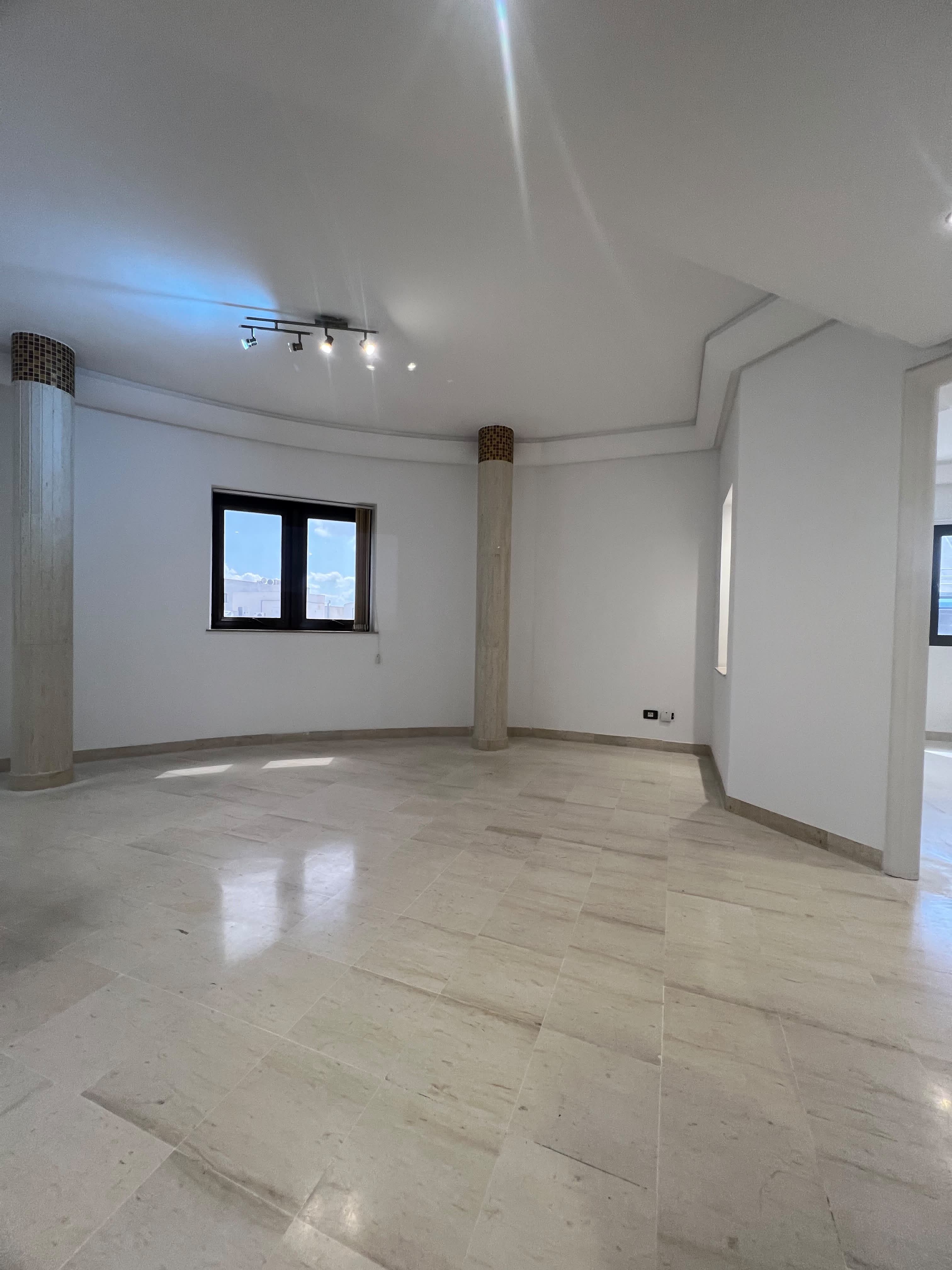 Bureau open space et 3 pieces au lac 1